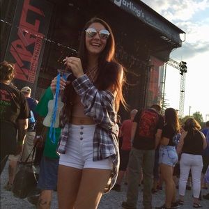 Meet your Posher, Elizabeth